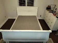 Queen sleigh white bed solid wood Pickering - Photo 2