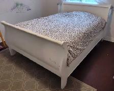 Queen sleigh white bed solid wood Pickering - Photo 3