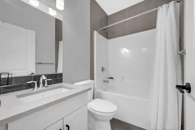 4 Bedroom Duplex Family House Rent $2500/- - Photo 4