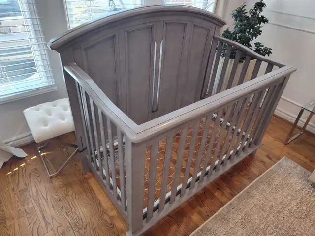 infant baby grey crib convertible toddler bed Pickering - Photo 2