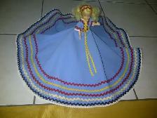 BELLE POUPÉE DÉCO QUI PEUT S'ASSOIRE SA BELLE ROBE: $5.00