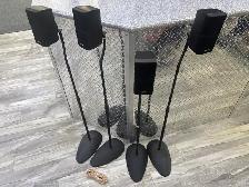 Bose Cube Speaker Pair On Stands - Photo 3