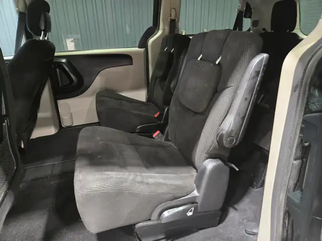 2014 DODGE GRAND CARAVAN SXT -STOW AND GO - FINANCEMENT 100% APP - Photo 12