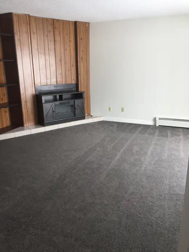 3 Bedroom Suite in Tri-Plex.  Ponoka town area.