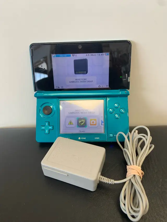 Nintendo 3DS W/Charger No Stylus