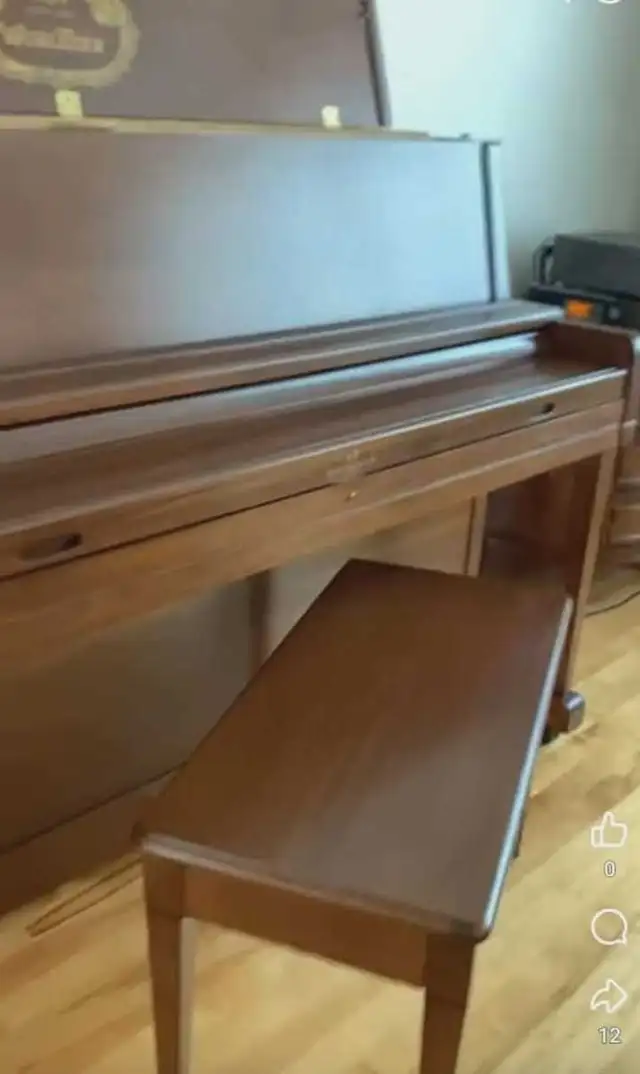 PIANO ACOUSTIQUE WURLITZER