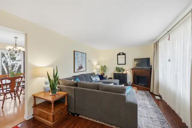 Clean and Bright Townhome for Sale - Photo 2
