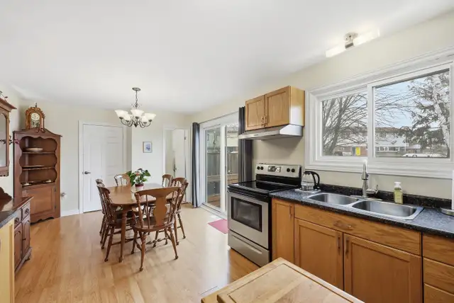 Clean and Bright Townhome for Sale - Photo 5