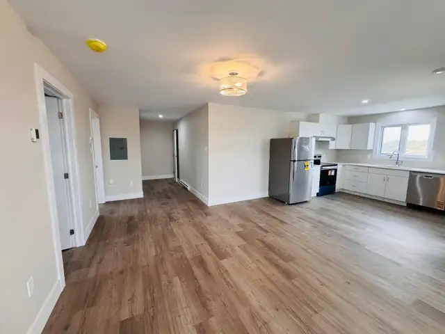 Brand new 2-bedroom apartment with water-view & private balcony - Photo 3