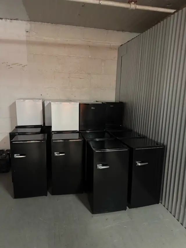 LOT DE 20 x MINI FRIDGES  LOT OF 20 x MINI FRIDGES
