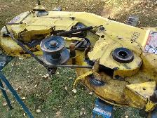 John Deere 320 garden tractor STRIPPED FOR PARTS! - Photo 3