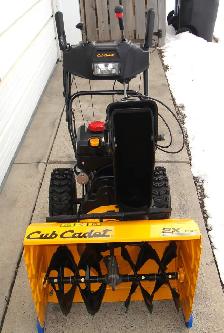 CUB CADET FULLY EQUIPPED 24 INCH SNOWBLOWER - Photo 3