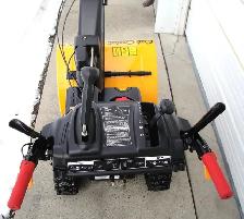 CUB CADET FULLY EQUIPPED 24 INCH SNOWBLOWER - Photo 5