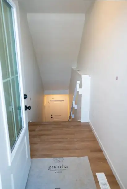 Brand New 1 Bed Basement Unit for Rent in Rosemont Area - Photo 7