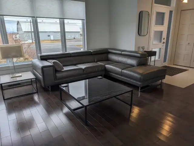 Sectionnel en cuir - Maison Corbeil