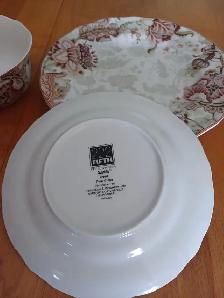 Fine China Set - Photo 2