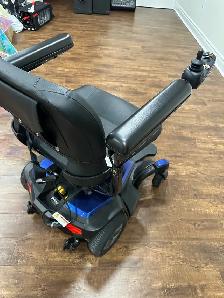 Pride electric wheelchair - Photo 2
