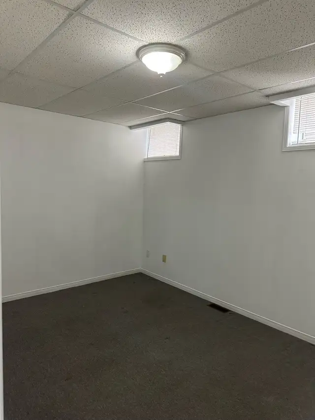 Large 2 Bedroom Bsmt –$2100 Utilities/Parking –Dufferin/Eglinton - Photo 3