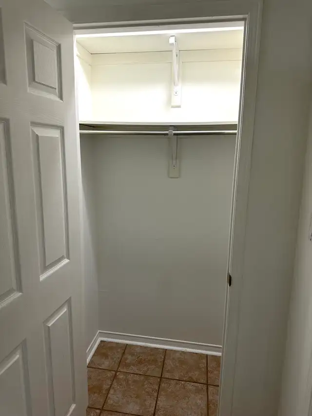 Large 2 Bedroom Bsmt –$2100 Utilities/Parking –Dufferin/Eglinton - Photo 7