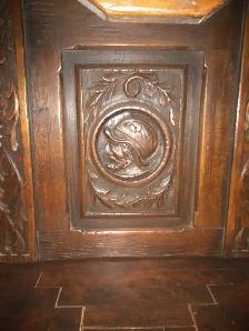 Beautifully carved antique sideboard - Photo 3