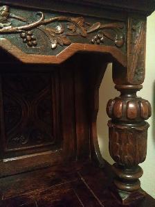 Beautifully carved antique sideboard - Photo 4