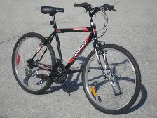 LIKE NEW 26' SUPERCYCLE SC1800 SERIES 18 SPEED MOUNTAIN BIKE!