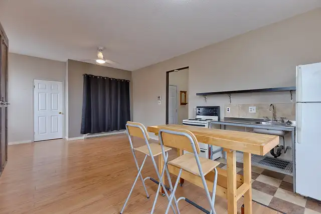 Bachelor Apartment For Rent - Photo 2