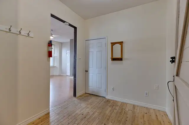 Bachelor Apartment For Rent - Photo 5