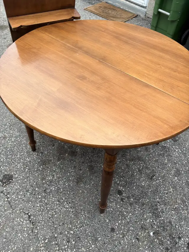 Free delivery used Drop-leaf Dining Table