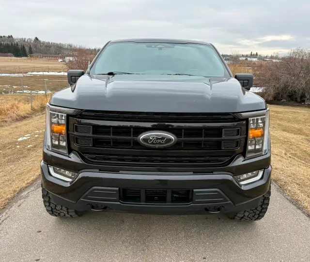 2022 Ford F150  Black Appearance Package Lots of Extras, 103KM - Photo 2