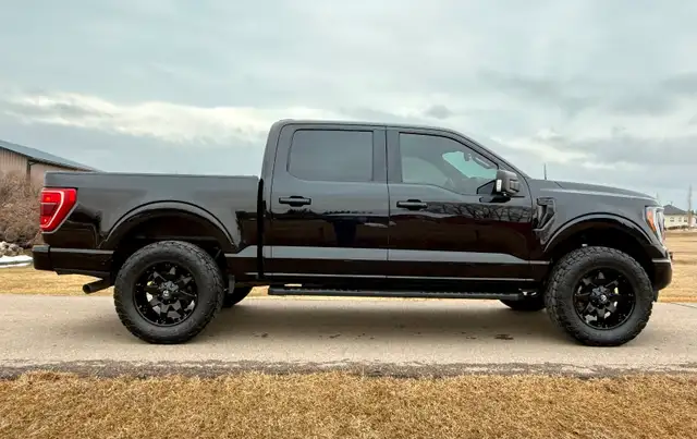 2022 Ford F150  Black Appearance Package Lots of Extras, 103KM - Photo 5