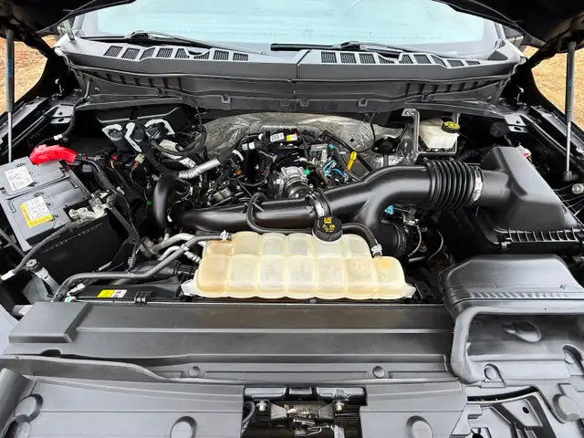 2022 Ford F150  Black Appearance Package Lots of Extras, 103KM - Photo 17