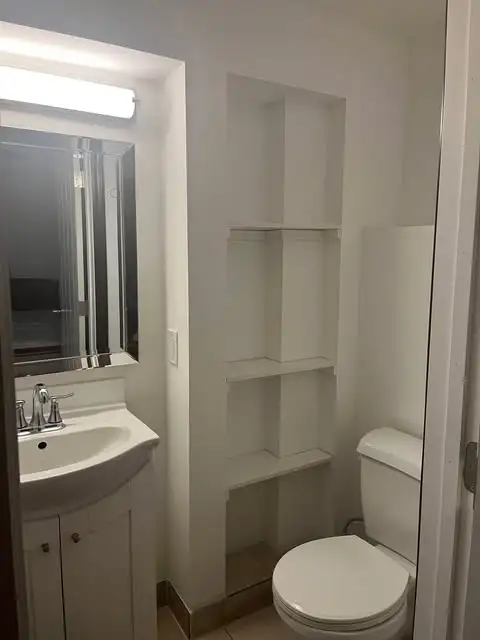 lake view rooms ,near bridge in west kelowna for rent - Photo 5