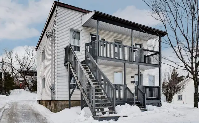 4 1/2 Secteur universitaire. Disponible 1er Juillet 2026!