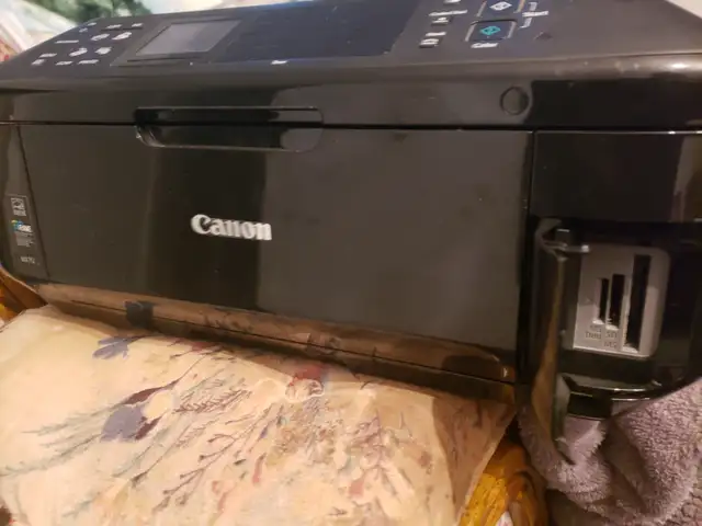 Printer that has a SD Card holder or usb outlet