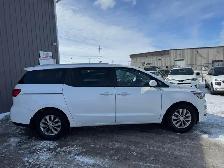 2020 Kia Sedona LX - Photo 4