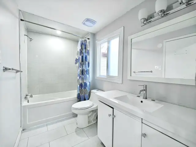 Room for rent near Square One Mississauga UTM Sheridan College - Photo 3