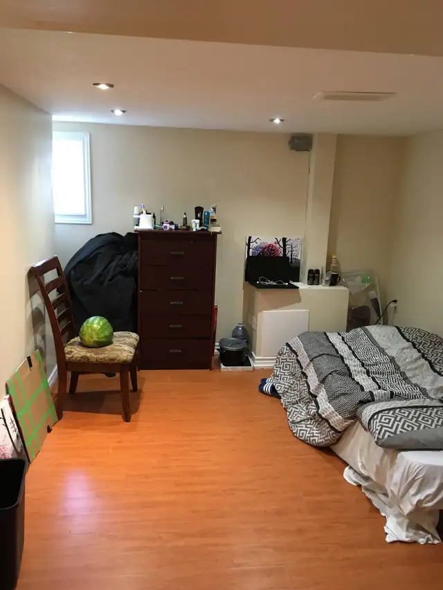Basement Room for Rent (Male) from May 1 in Scarborough - Photo 4