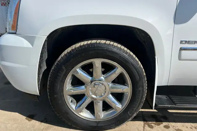 2013 GMC Yukon Denali AWD - Photo 10