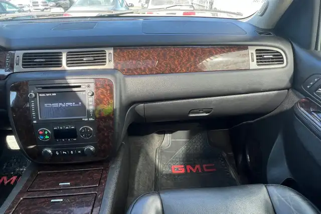 2013 GMC Yukon Denali AWD - Photo 19