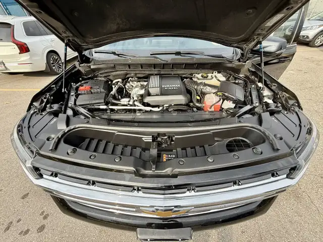2022 Chevrolet Suburban LT - DURAMAX DIESEL! - Photo 16