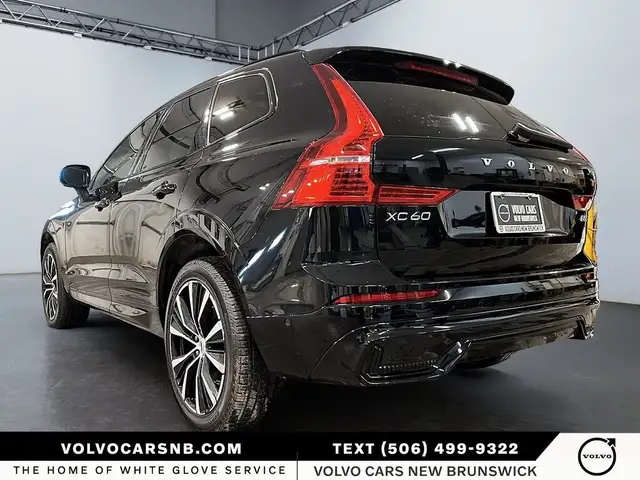 2025 Volvo XC60 B5 Plus Dark Theme | Certified Pre Owned! - Photo 4