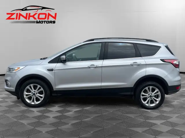 2017 Ford Escape SE | 4WD | 2.0L | CLEAN CARFAX | CAR-PLAY | BLU - Photo 2