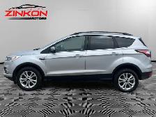 2017 Ford Escape SE | 4WD | 2.0L | CLEAN CARFAX | CAR-PLAY | BLU - Photo 2