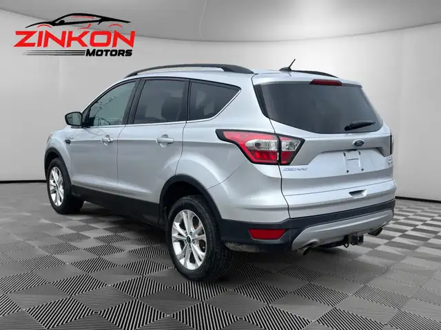 2017 Ford Escape SE | 4WD | 2.0L | CLEAN CARFAX | CAR-PLAY | BLU - Photo 3