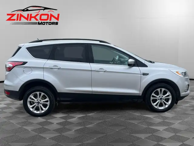 2017 Ford Escape SE | 4WD | 2.0L | CLEAN CARFAX | CAR-PLAY | BLU - Photo 6