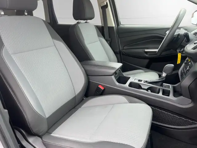 2017 Ford Escape SE | 4WD | 2.0L | CLEAN CARFAX | CAR-PLAY | BLU - Photo 13