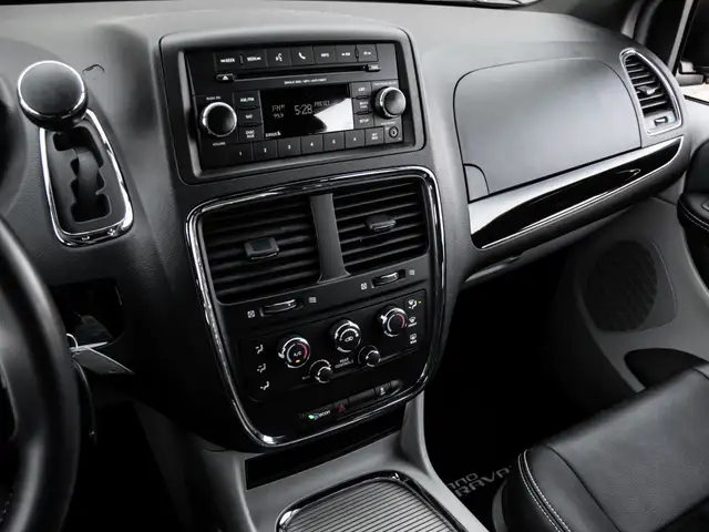 2017 Dodge Grand Caravan SXT PREMIUM PLUS|STOW AND GO|BLUETOOTH| - Photo 16