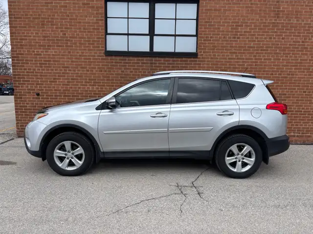 2014 Toyota RAV4 FWD 4dr XLE - Photo 3