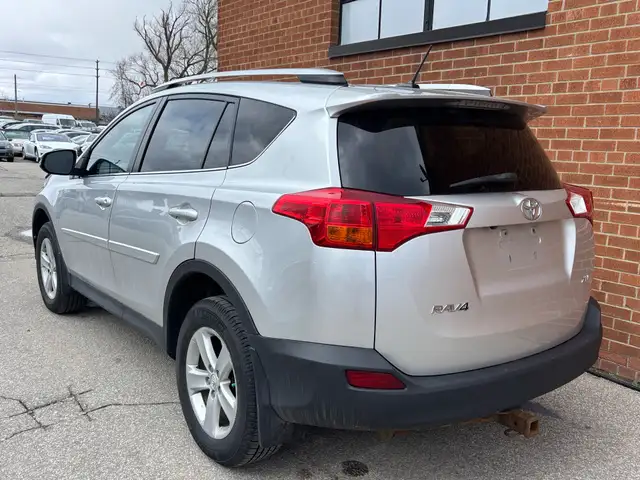 2014 Toyota RAV4 FWD 4dr XLE - Photo 4